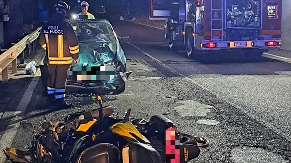 Scontro auto e moto in via Brogeda: tra le persone soccorse c’è un codice rosso