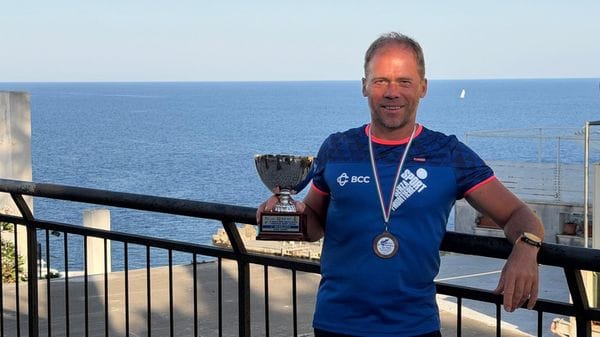 Il Giro di Ustica vinto da un canturino: medaglia a Fossati