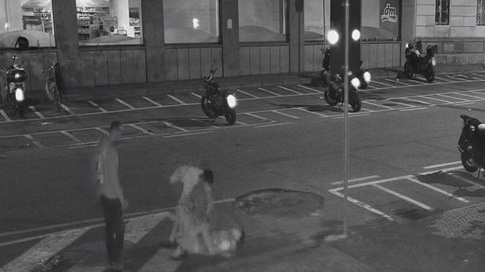 Accoltellamento in piazza Volta, il movente resta un mistero 