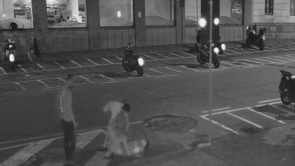 Accoltellamento in piazza Volta, il movente resta un mistero 