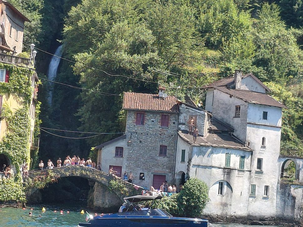 Ponte della Civera, «anche le multe si tuffano»
