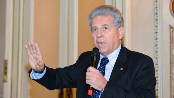 Reintegrati i medici no vax, Spata: «Uno schiaffo alle vittime del Covid e alla scienza»
