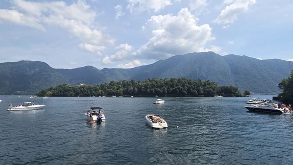 Turiste spagnole incagliate sulla spiaggia dell’isola: arriva la Polizia provinciale