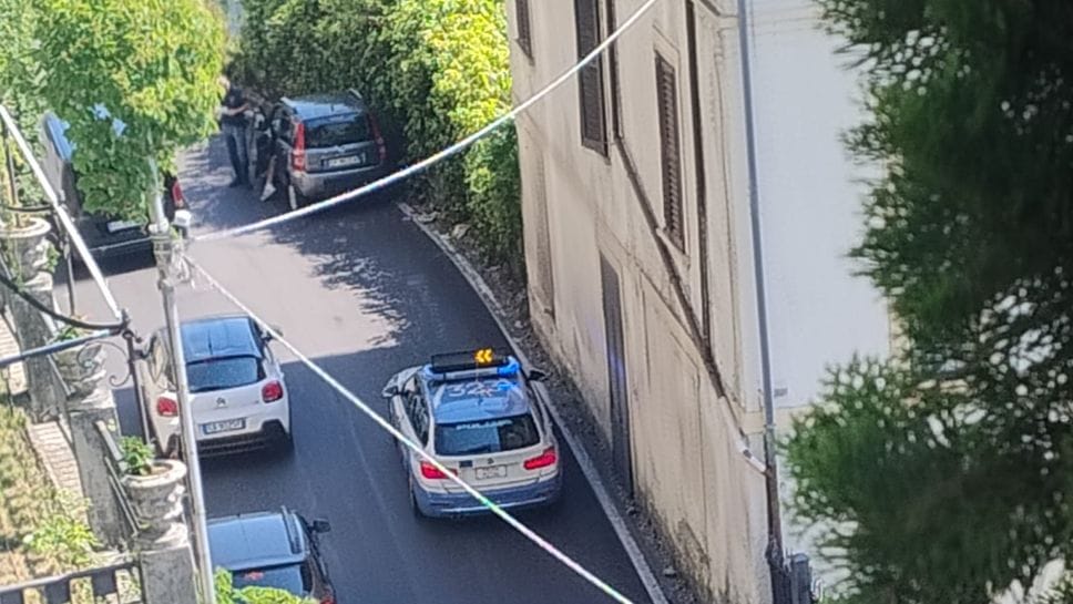 Un’auto si ferma poco prima di Argegno: code in entrambe le direzioni