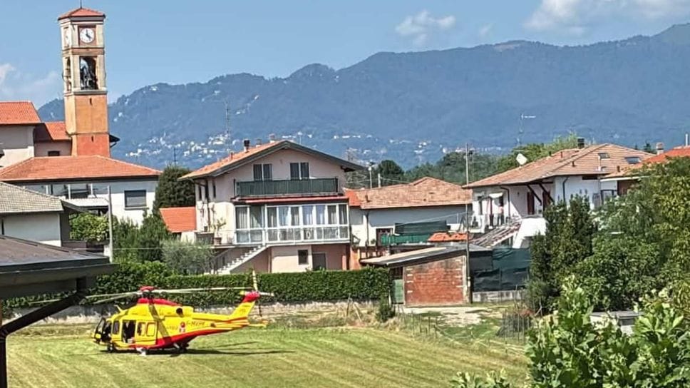 Con la moto contro un palo: gravissimo ragazzo di 15 anni a Fino