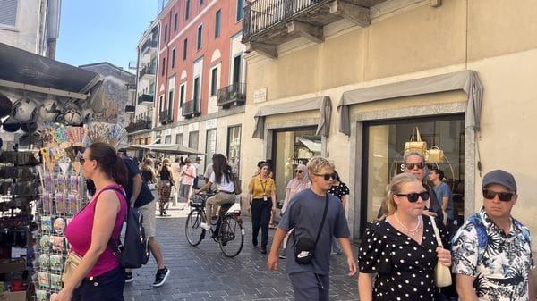 I saldi estivi non decollano. «Il turismo è cambiato»