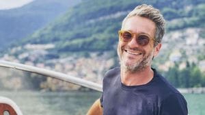 Cade nel lago. Rischia la morte ma è salvato dal taxi boat
