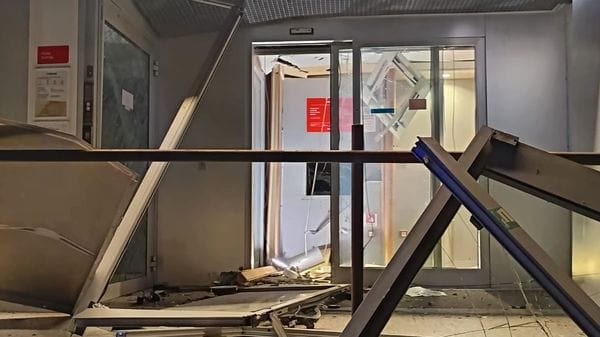 Inverigo, spaccata all’Unicredit di via Generali Cantore: saltato il bancomat