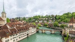 Sì al turismo, ma non “over” la svizzera divisa sul tema