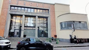 Afa, degrado, piccioni e pochi clienti. I “dimenticati” del mercato coperto