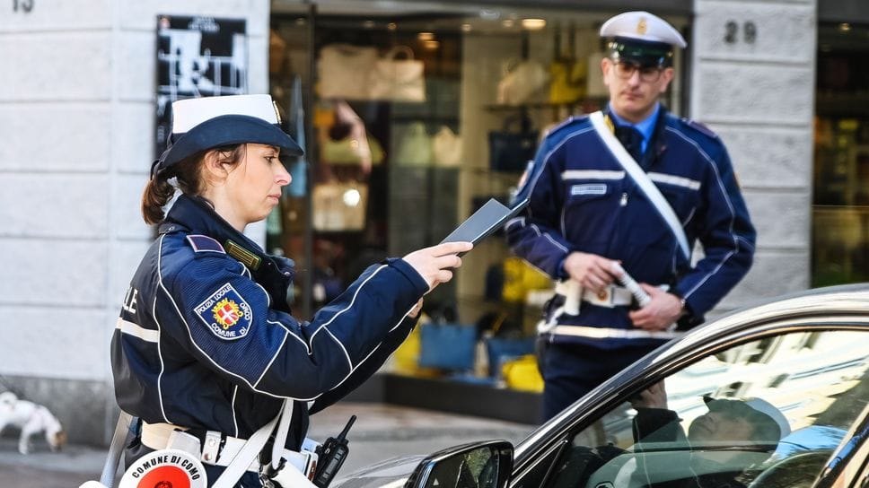 Al volante senza assicurazione, ma convinti di averla rinnovata