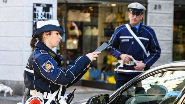 Al volante senza assicurazione, ma convinti di averla rinnovata