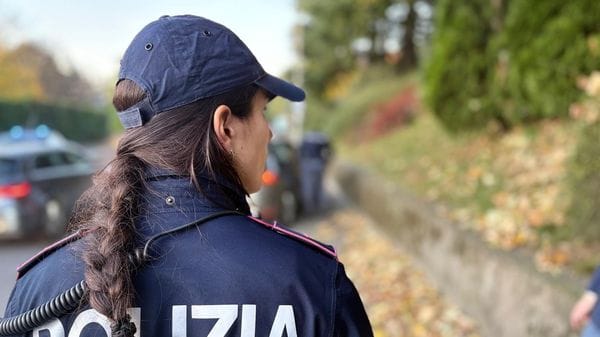 Resistenza, danneggiamento e atti osceni: denunciato 