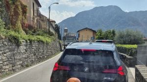 Coda sulla Regina, protesta dei clacson