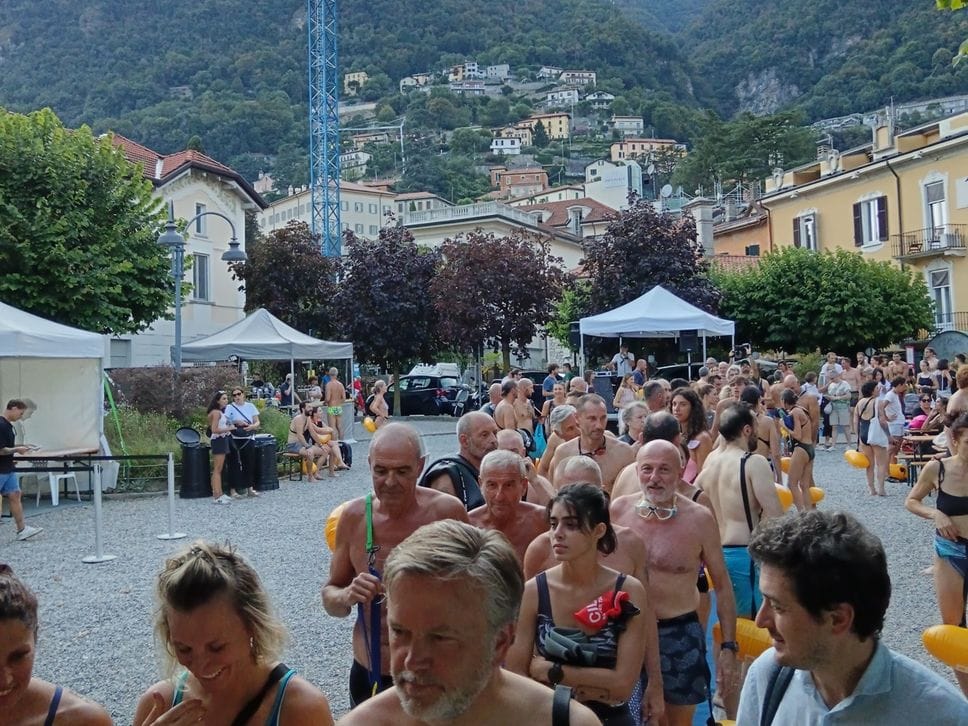 Traversata  da Torno a Moltrasio: cinquecento persone in acqua