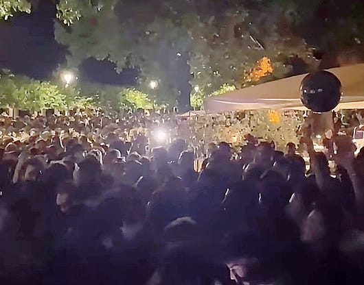 Piano di sicurezza per gli eventi in Riva. «Maggiori controlli e niente vetro»