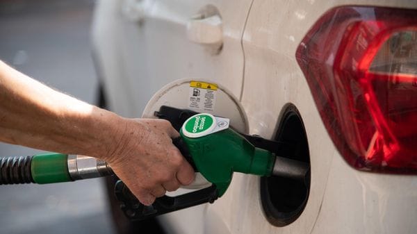 Diesel in provincia, che salasso: 2,130 euro al litro