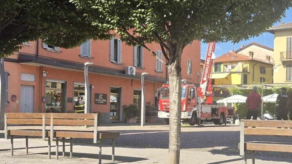 Cadono calcinacci in centro Stop ai pedoni e alle auto