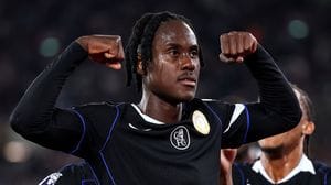 Mercato Como, gli aggiornamenti su Chalobah, Couto e Kean