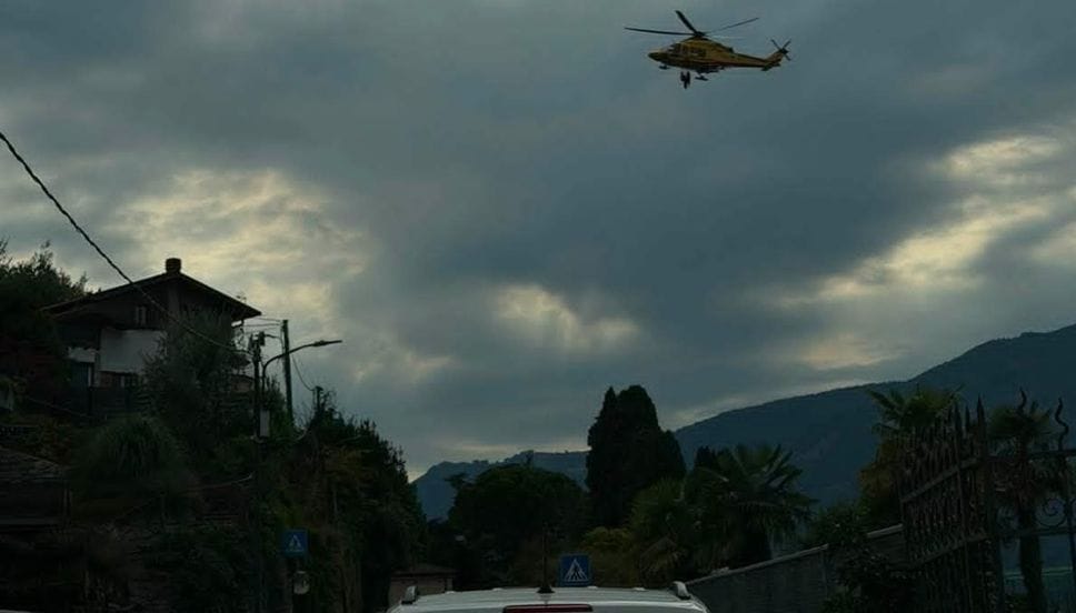 Tragedia sulla Lariana, motociclista cade e muore