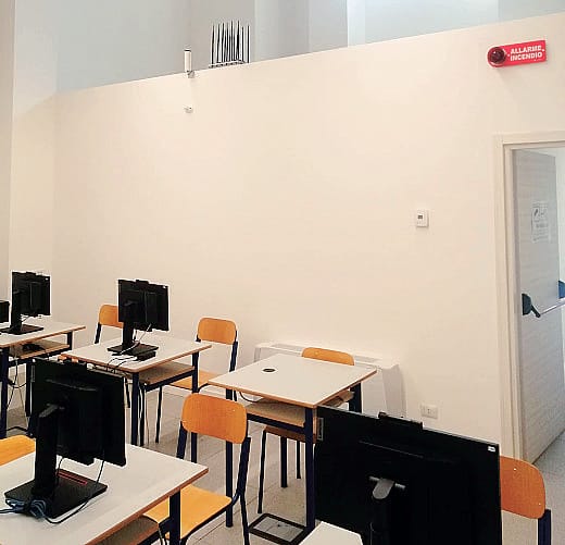 L’addio agli auricolari per la patente. Aula schermata contro le truffe ai quiz