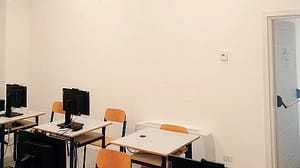 L’addio agli auricolari per la patente. Aula schermata contro le truffe ai quiz