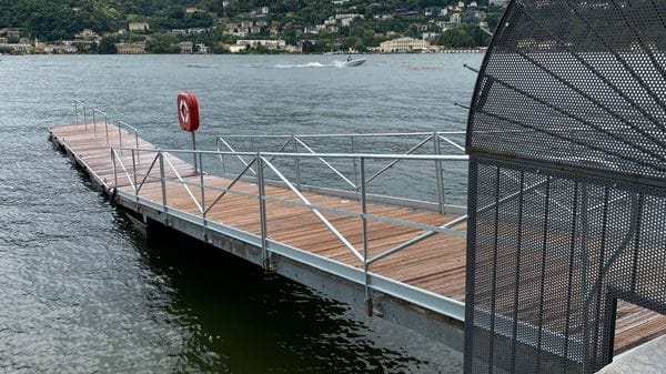 Pontile Villa Geno: c’è l’ok, ma con limiti legati a onde, lunghezza delle barche e accesso di persone 