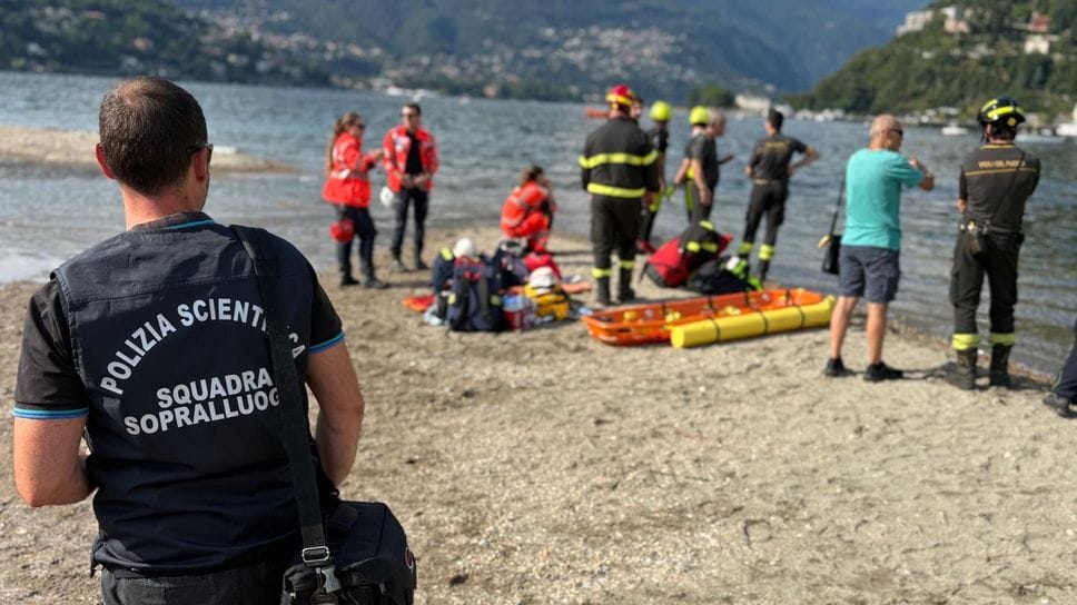 Preghiera per Arwa. Il doloroso addio alla bimba annegata