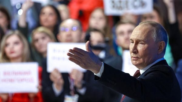 La Russia paga il prezzo della guerra, ma Putin resta saldo