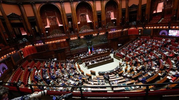 Meloni e Schlein, campagna elettorale tra veti e incertezza