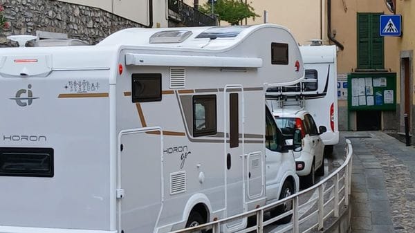 Regina, in arrivo una nuova ordinanza: vietati camper e roulotte durante il giorno in un tratto della Statale