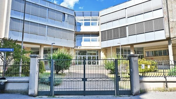 Scuola Corridoni, sempre più complicata la chiusura: «Nessun cantiere ancora alla Foscolo»