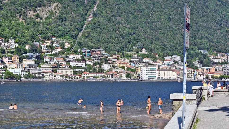 L’incoscienza dopo la tragedia: continuano i tuffi al Tempio Voltiano dove è annegata la piccola Arwa (Il video)