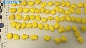Spaccio itinerante in provincia, arrestato un giovane marocchino: sequestrati droga e contanti