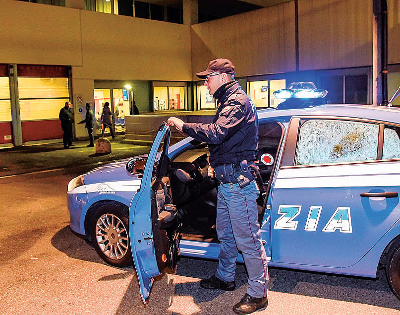 Non sono massaggi, ma prostituzione. Il capo in cella: è un uomo di Cermenate
