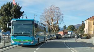 Arriva Como Open Pass, biglietto da 15 euro per raggiungere in treno la città e poi spostarsi con il bus