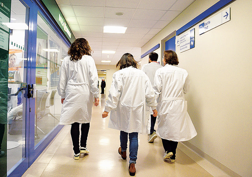 Svizzera “calamita” per i sanitari. La tassa sulla salute non spaventa
