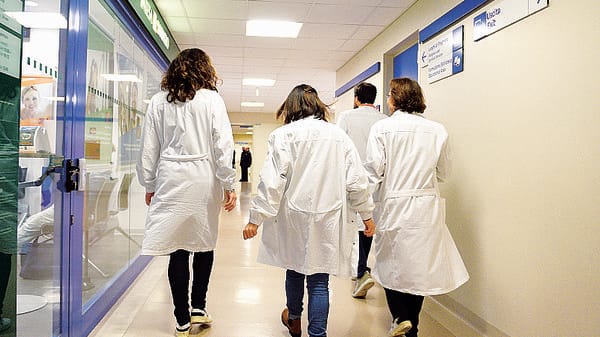 Svizzera “calamita” per i sanitari. La tassa sulla salute non spaventa