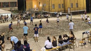 Tifo da stadio per il torneo benefico di volley