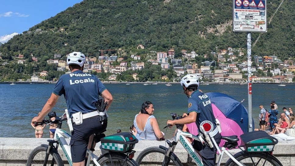 Di nuovo tuffi al Tempio Voltiano. Tanti controlli, ma il problema resta