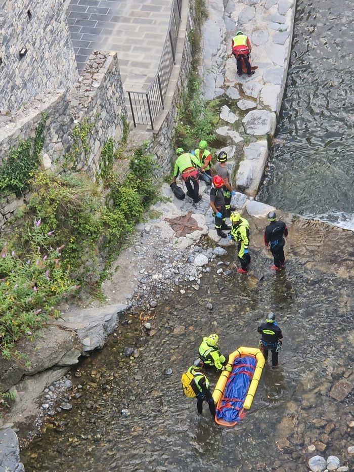Argegno, cade nel fiume Telo cercando di recuperare il pallone. Morto un giovane