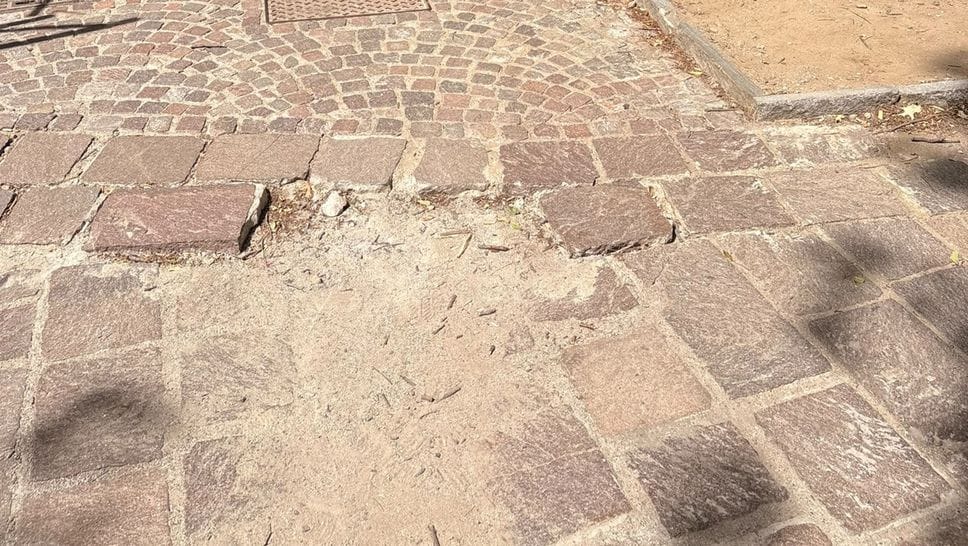 Giardini a lago e polemiche. L’affondo: «Tutto già da rifare»