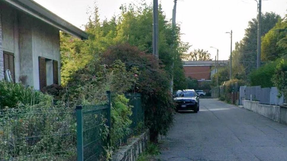 Trova un ladro in camera da letto: «Aggredito con spray negli occhi»