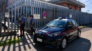 Il viavai tra gli alberi, poi le manette: arrestato per spaccio di droga un 36enne di Cucciago 
