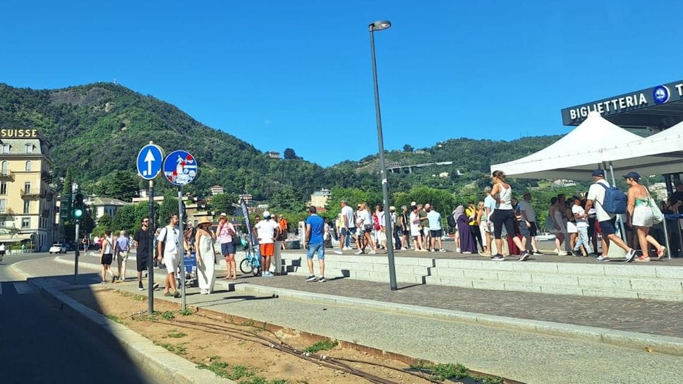 Lungolago, così non va: terra e pozzanghere dopo 18 anni di lavori