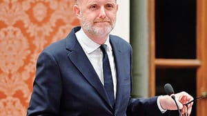 Opposizioni all’attacco del sindaco: «Il suo gradimento è crollato»