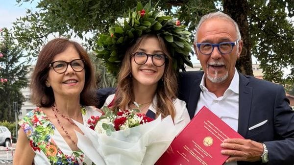 Elisabetta, la canturina da 110 e lode in medicina inglese 