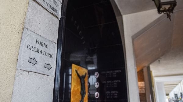 Il forno crematorio si è rotto ancora: famiglie costrette a portare le salme fuori dalla provincia