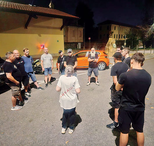 “Ronde” serali dell’estrema destra: «Iniziativa squadrista». E il caso arriva in parlamento
