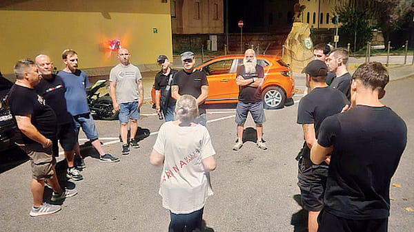 “Ronde” serali dell’estrema destra. La protesta: «Iniziativa squadrista»